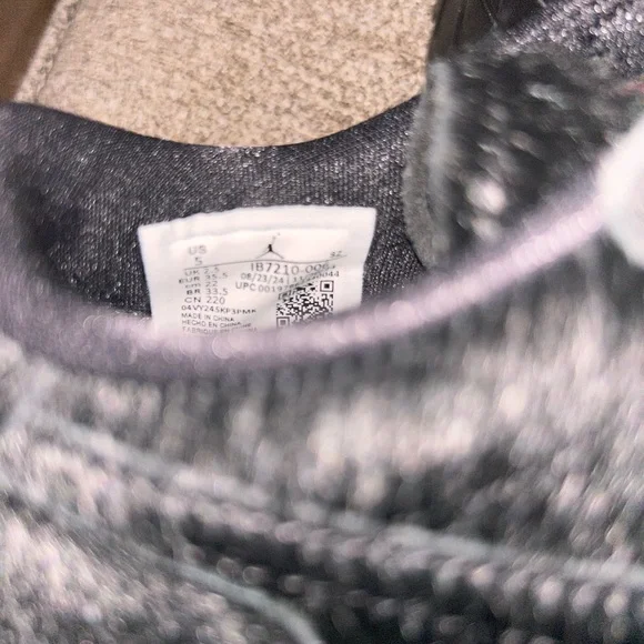 NWOT (WMNS) Air Jordan 1 Low Brooklyn 'Black Gym Red' size 5 - Picture 8 of 8